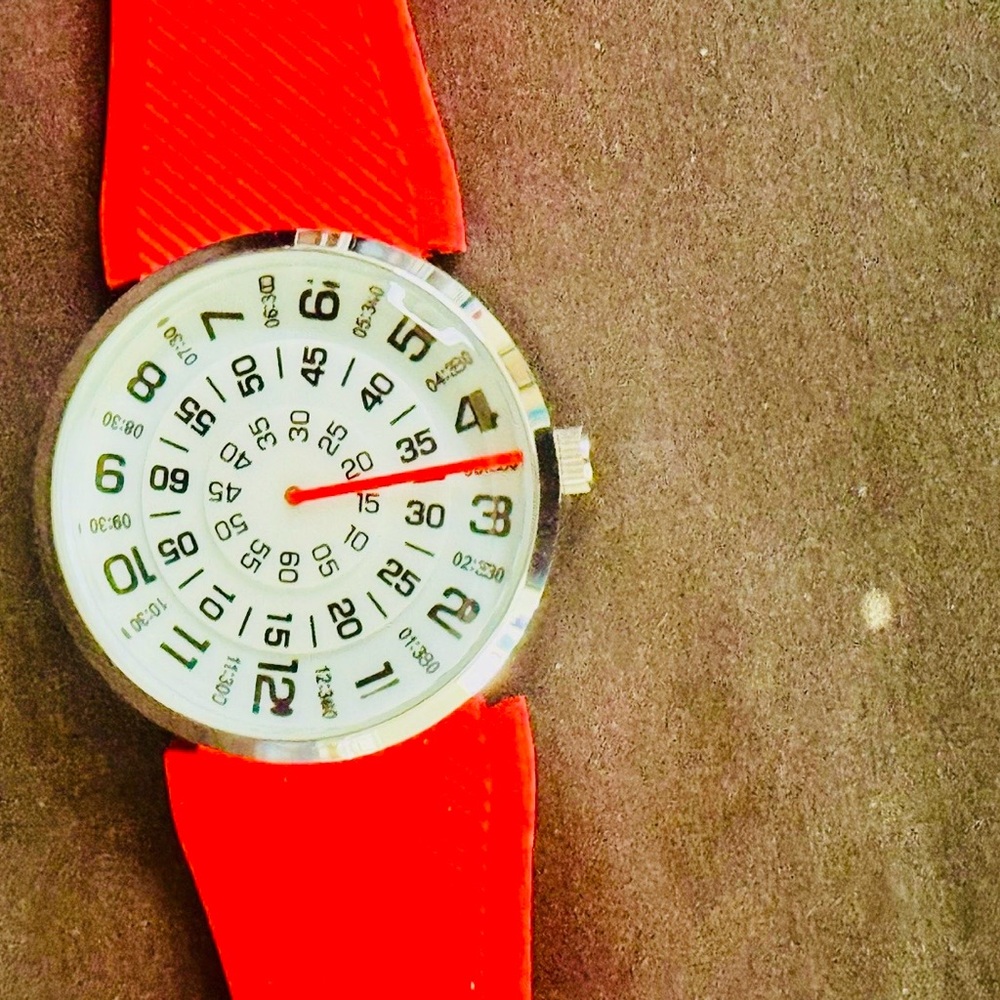 Red Silicone Strap Analog Watch with White Dial - Picture 6 of 6